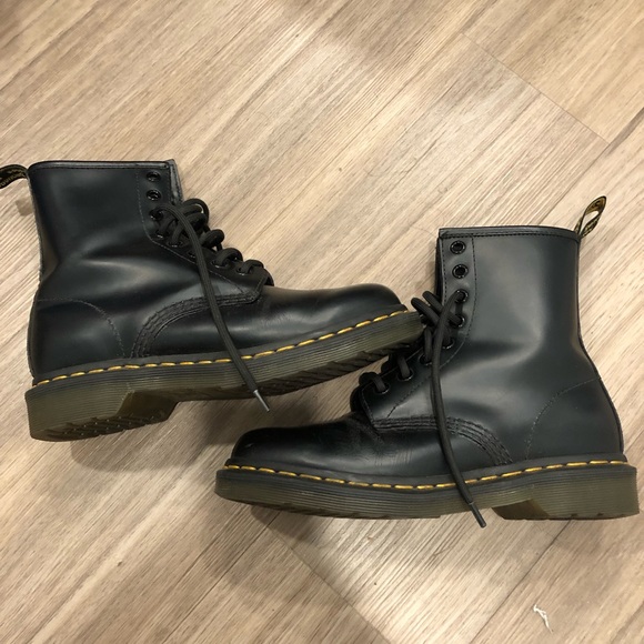 Dr. Martens 1460 Smooth Boots in Black - Picture 3 of 8